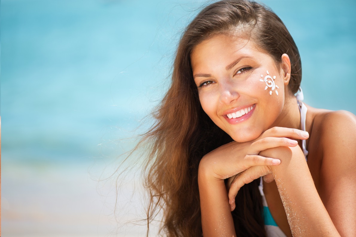 3 Beauty Tips Pakai Sunscreen yang Harus Kamu Coba!